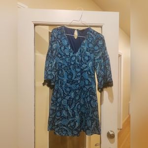 Adorable blue Candie's dress with lace sleeves